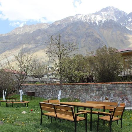 Готель Golden Star Kazbegi Екстер'єр фото