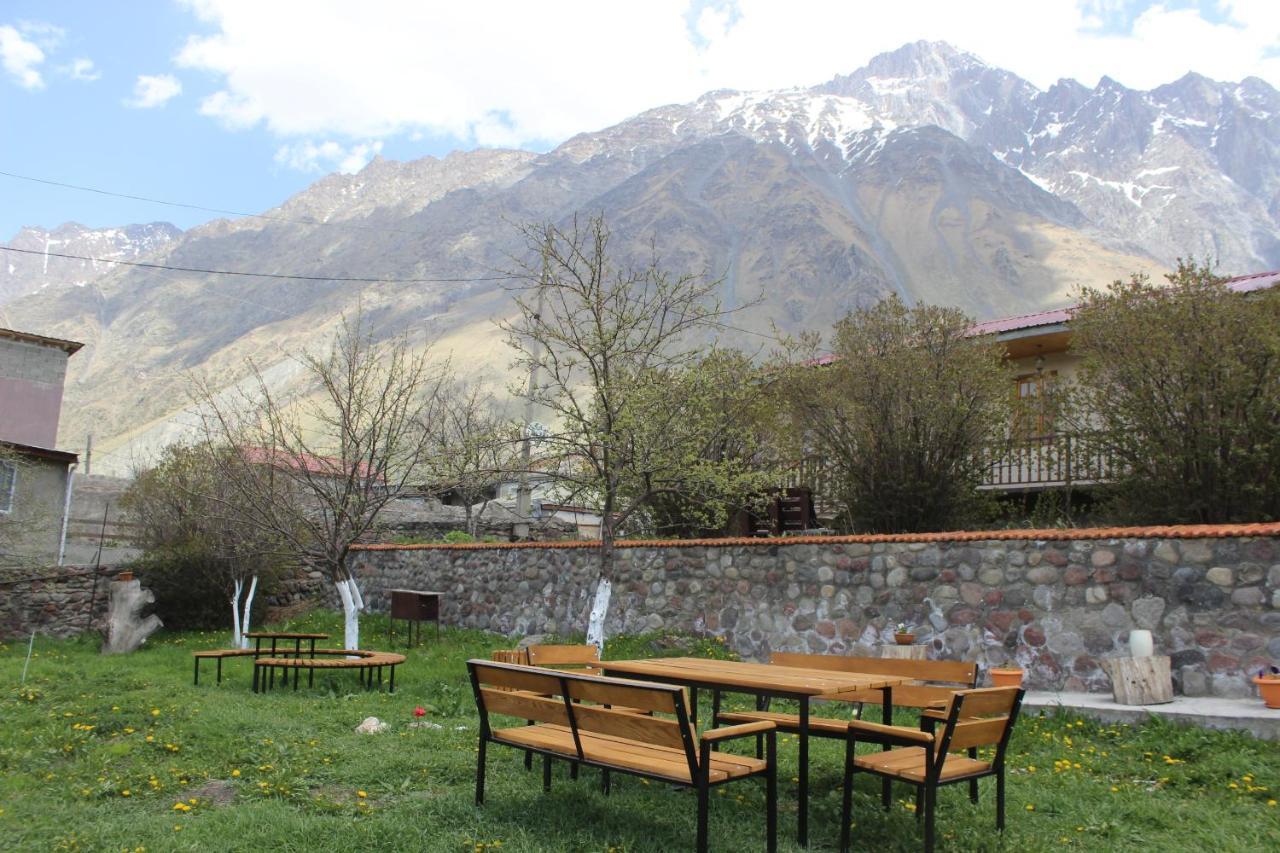 Готель Golden Star Kazbegi Екстер'єр фото