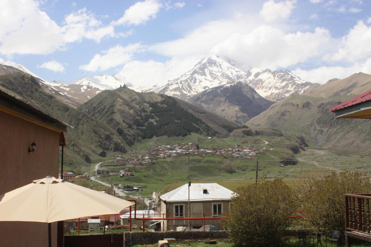 Готель Golden Star Kazbegi Екстер'єр фото