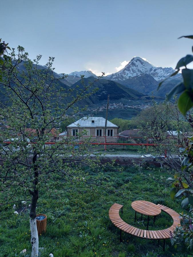 Готель Golden Star Kazbegi Екстер'єр фото