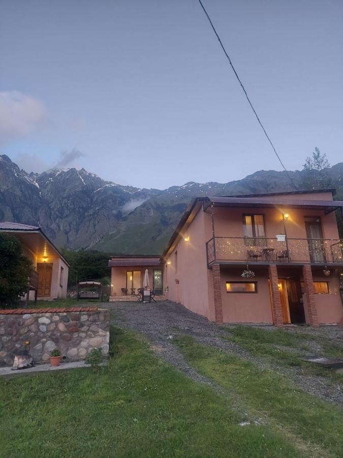 Готель Golden Star Kazbegi Екстер'єр фото