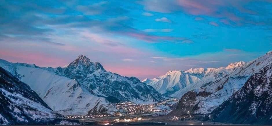 Готель Golden Star Kazbegi Екстер'єр фото