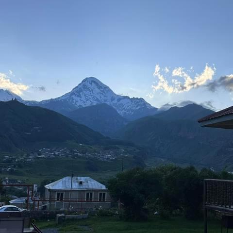 Готель Golden Star Kazbegi Екстер'єр фото